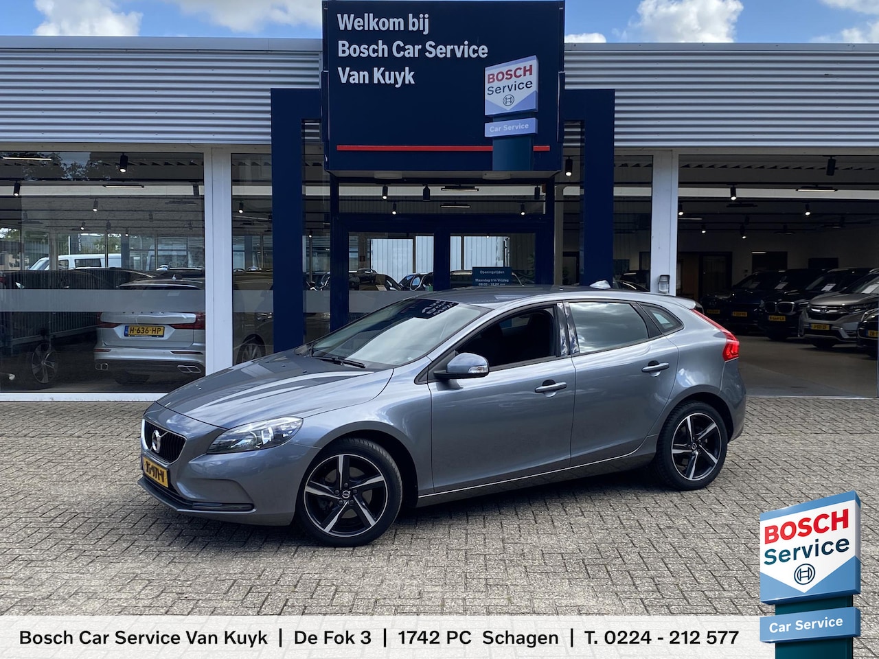 Volvo V40 - 2.0 T2 Kinetic / NL Auto / Navigatie / Bluetooth / 17 inch R-design wielen / High perform - AutoWereld.nl