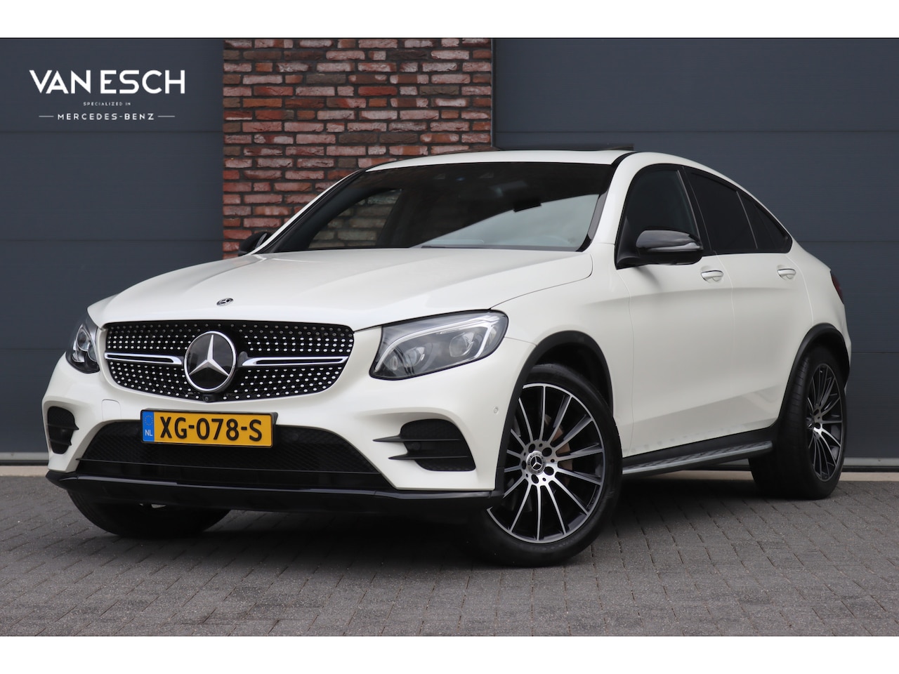 Mercedes-Benz GLC-klasse Coupé - 300 4MATIC AMG Line | Luchtvering | Burmester | Distronic+ | Standkachel | HUD | Schuifdak - AutoWereld.nl