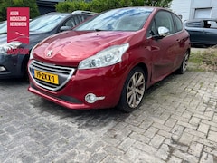 Peugeot 208 - BWJ 2013 1.6 THP 157 PK Allure schade rechts