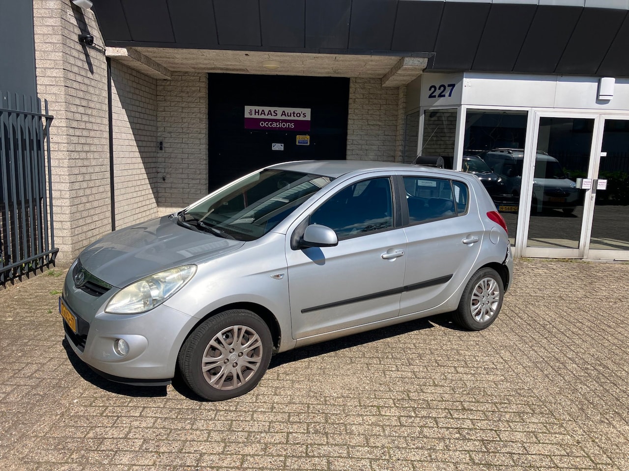Hyundai i20 - 1.2i DynamicVersion / AIRCO / 5 DEURS / APK MEI 2027 / BUMPER SCHADE - AutoWereld.nl