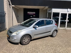 Hyundai i20 - 1.2i DynamicVersion / AIRCO / 5 DEURS / APK MEI 2027 / BUMPER SCHADE