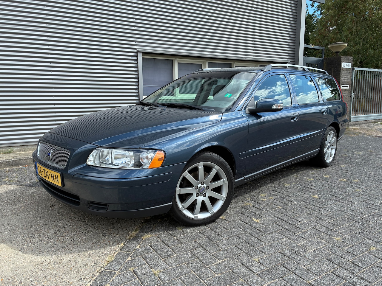 Volvo V70 - 2.4 D5 Kinetic - AutoWereld.nl