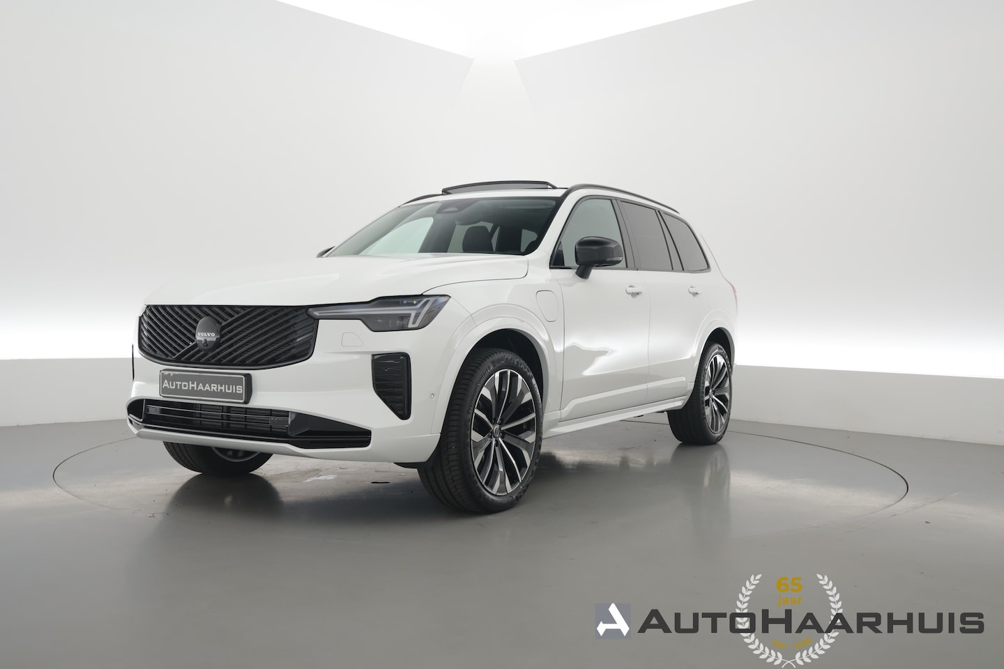 Volvo XC90 - 2.0 T8 Plug-in hybrid AWD Ultra Dark | Pano | HUD | Luchtvering | 360cam | Stoelventi. | M - AutoWereld.nl