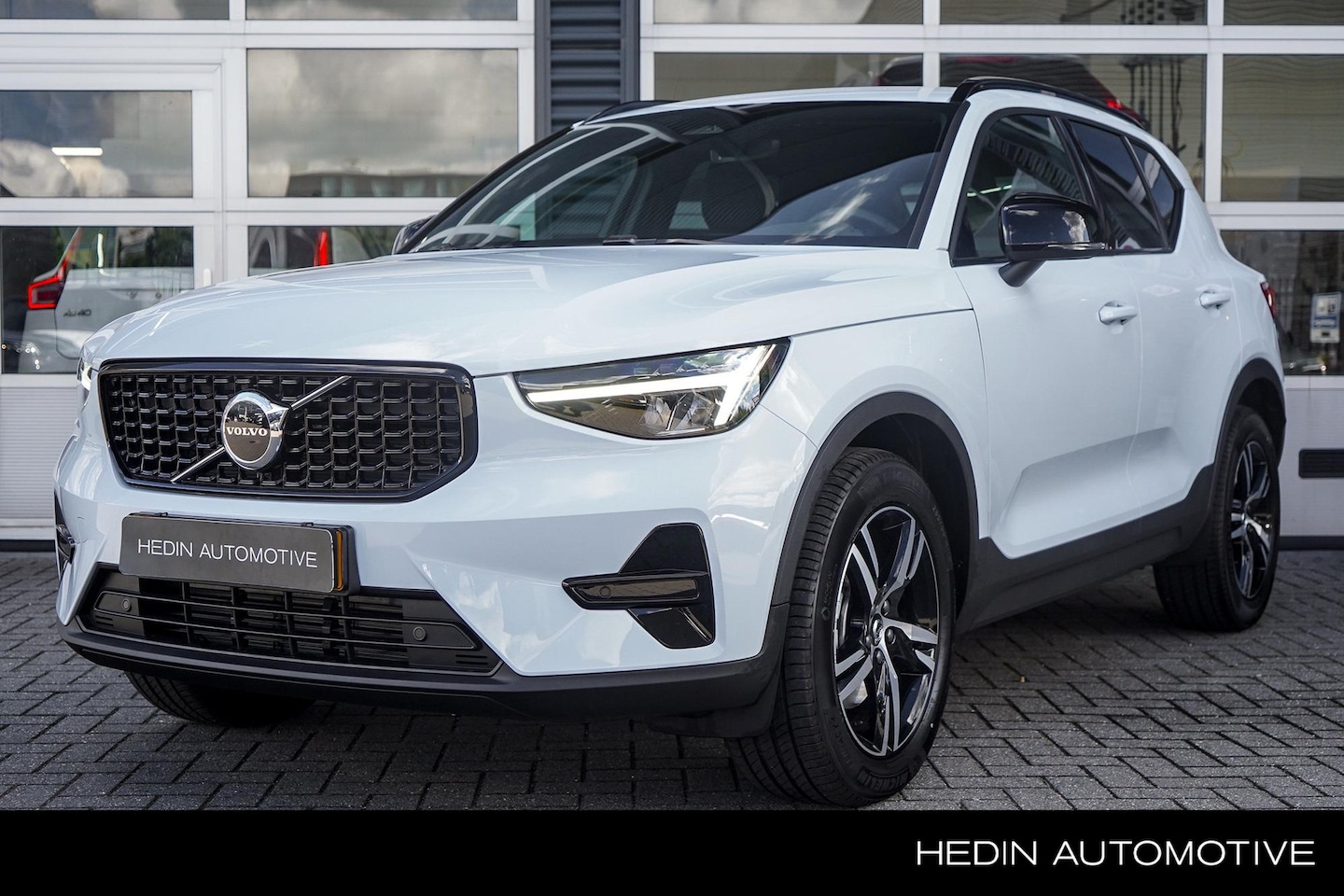 Volvo XC40 - 2.0 B4 Plus | 2.000 kg trekgewicht! | All Season banden | Trekhaak | Elektrische stoelen m - AutoWereld.nl