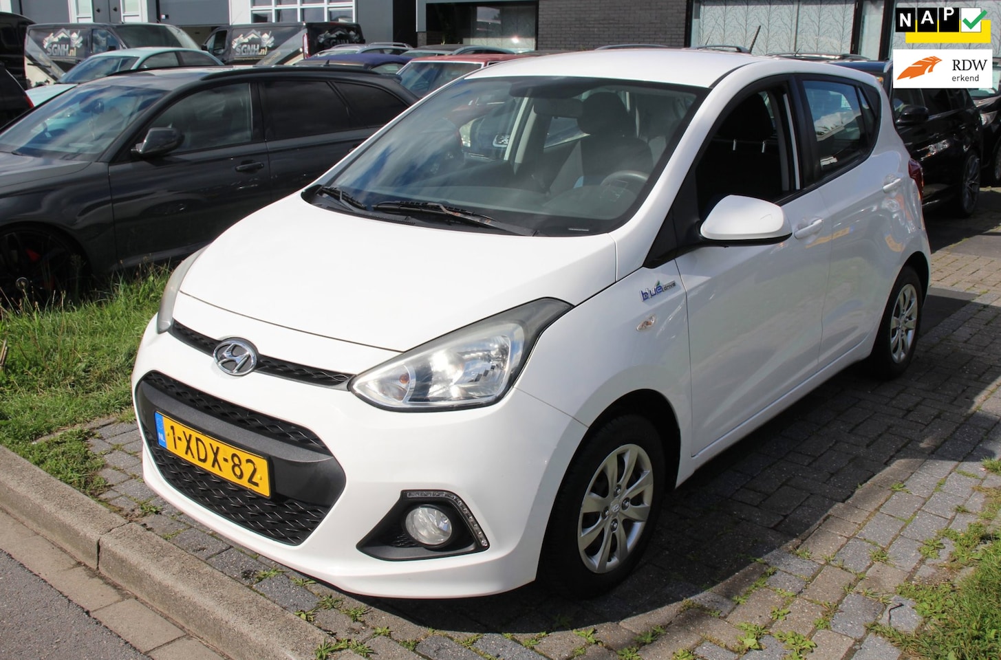 Hyundai i10 - 1.0i i-Motion Comfort 5-deurs Plus Airco Cruise Bluetooth NAP APK - AutoWereld.nl