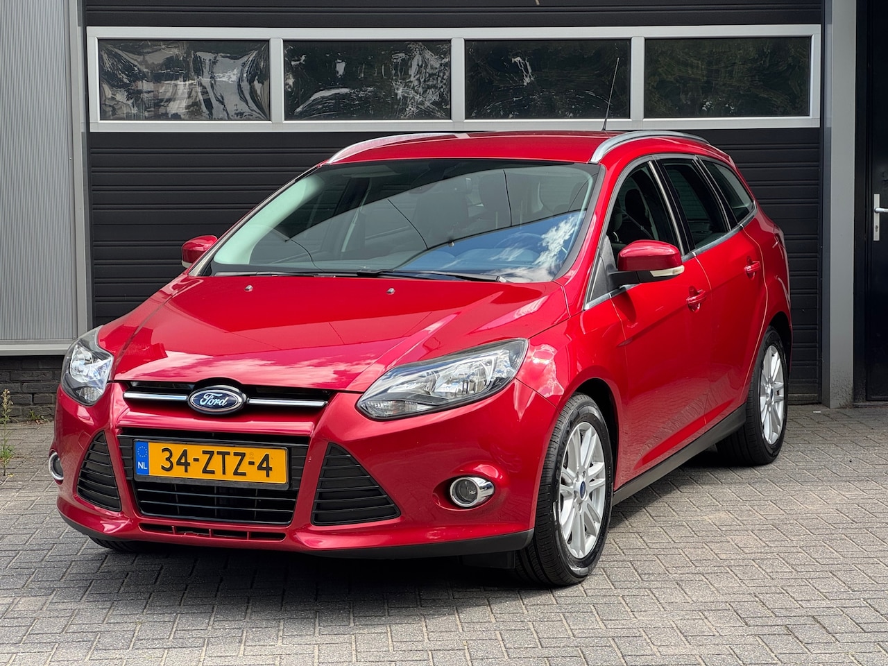 Ford Focus Wagon - 1.0 EcoBoost Titanium Navi, Cruise, Climate Control, PDC, NAP - AutoWereld.nl