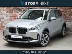 BMW X1 - sDrive20i Executive Automaat / Navigatiesyteem / Panoramadak / Achteruitrijcamera / DAB /