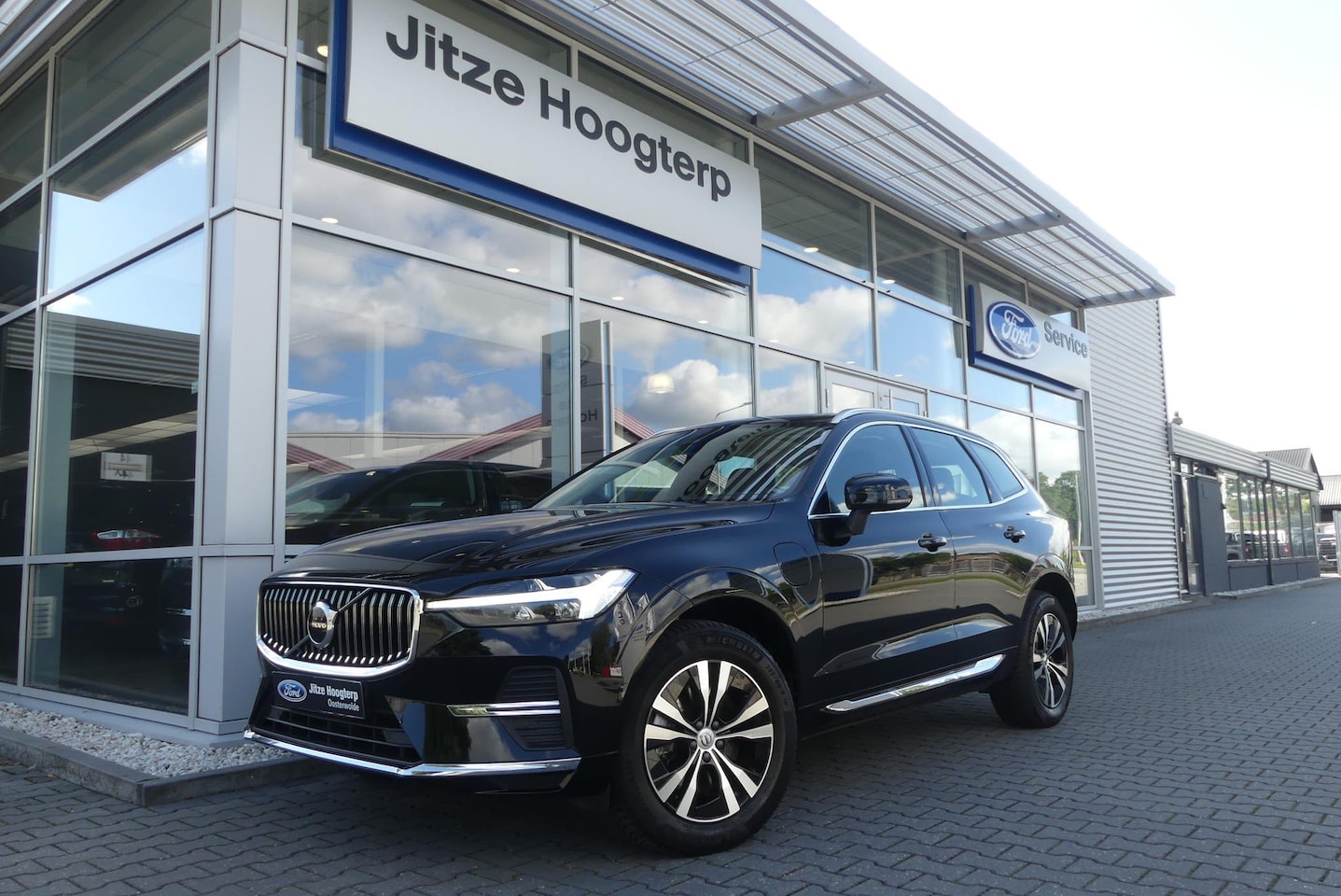 Volvo XC60 - 2.0 T6 Plug-in hybrid AWD Core Bright ELEKT. TREKHAAK, PANO, LEER, WINTER PACK, ADAPT. CRU - AutoWereld.nl