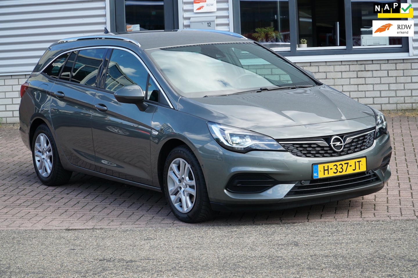 Opel Astra Sports Tourer - 1.2 Elegance CAMERA TREKHAAK - AutoWereld.nl