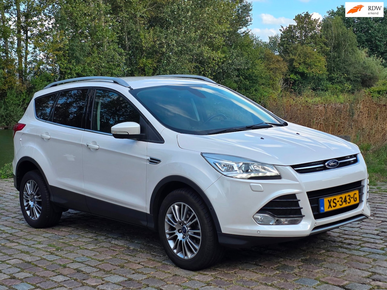 Ford Kuga - 1.6 Titanium Plus Zeer netjes leerbekeleding stoelverwarming navigatie parkeer sensor trek - AutoWereld.nl