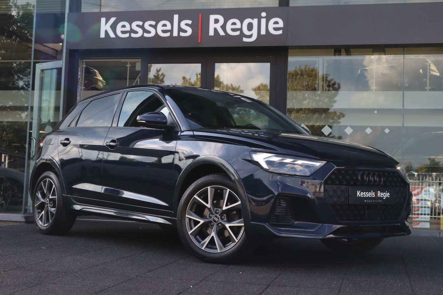 Audi A1 citycarver - 30 TFSI S-line | ACC | LED | Camera | Stoelverwarming | Navi | CarPlay | Sensoren | Clima - AutoWereld.nl