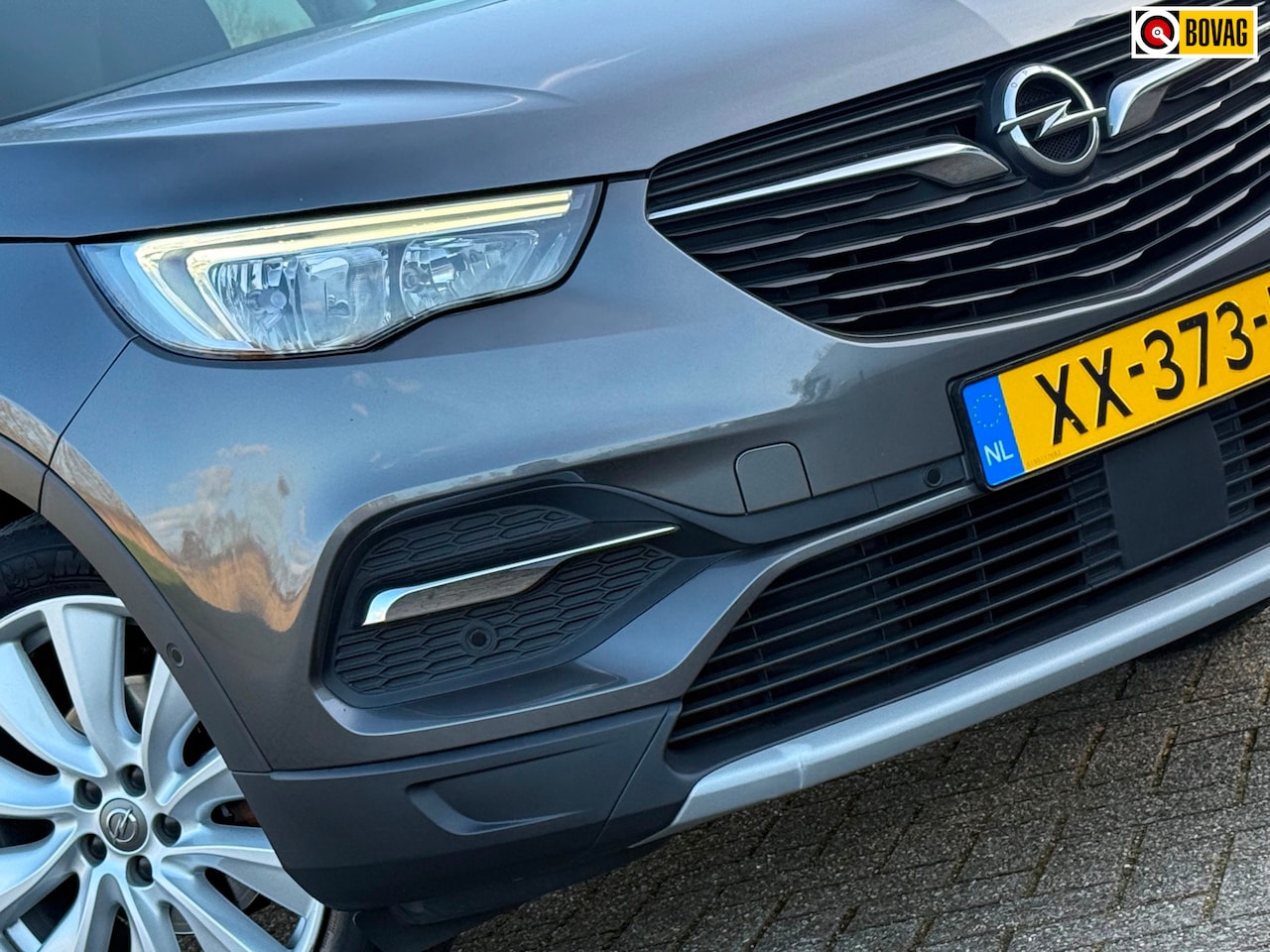 Opel Grandland X - 1.2 Turbo Business Executive - Moonstone Grey - 19''/Carplay/Electr.klep - AutoWereld.nl