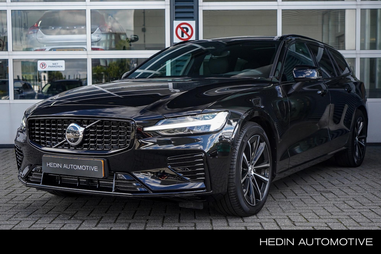 Volvo V60 - 2.0 T8 Plug-in hybrid AWD Ultra Dark - AutoWereld.nl