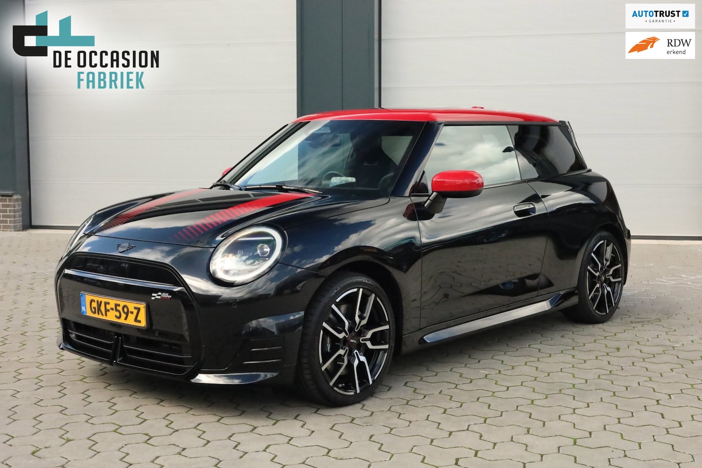 MINI Electric - 3-Deurs Cooper SE John Cooper Works M 54.2 kWh pano Navi Camera - AutoWereld.nl