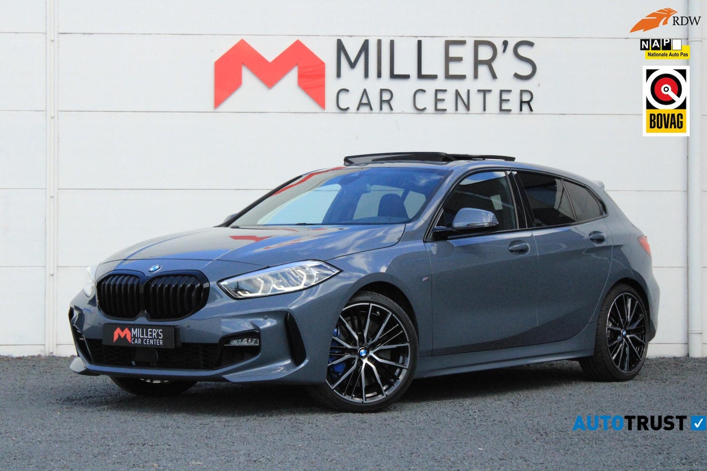 BMW 1-serie - 120i High Executive M Sport Pano Cam Kuipstoelen - AutoWereld.nl