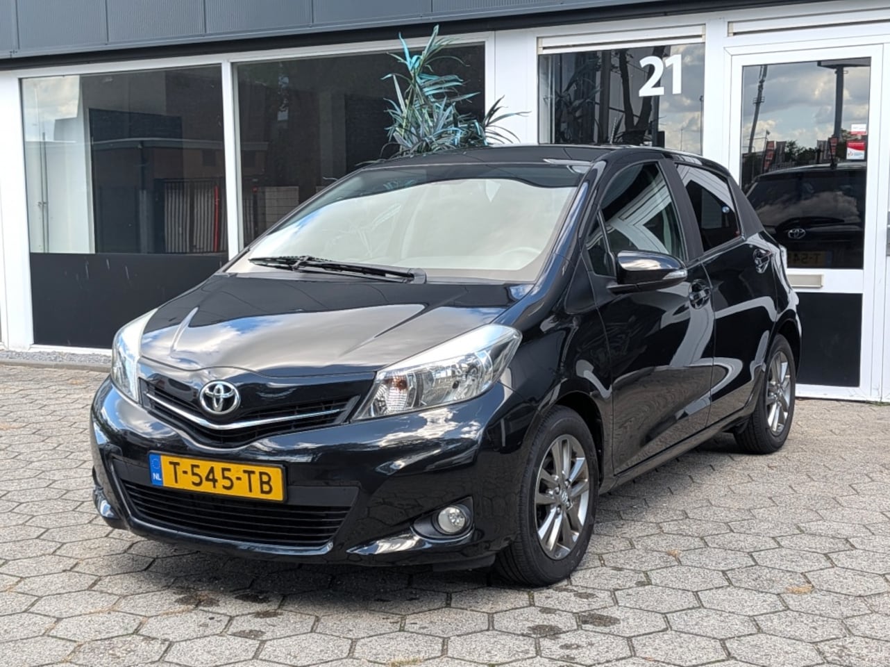 Toyota Yaris - 1.3 VVT-i Aspiration APK Keyless Airco Camera - AutoWereld.nl