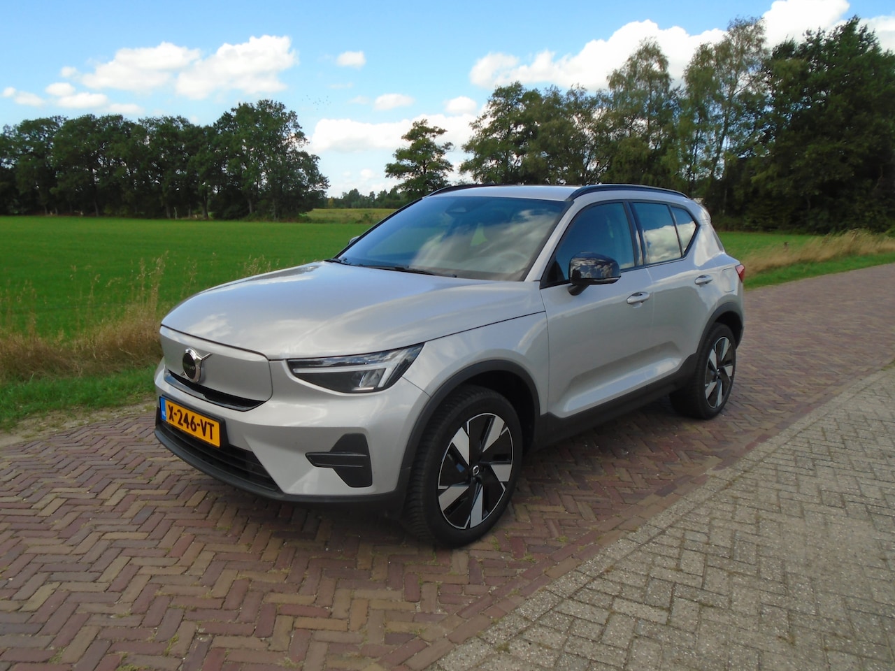 Volvo XC40 - Single Motor Essential 69 kWh AFN TRHAAK - AutoWereld.nl
