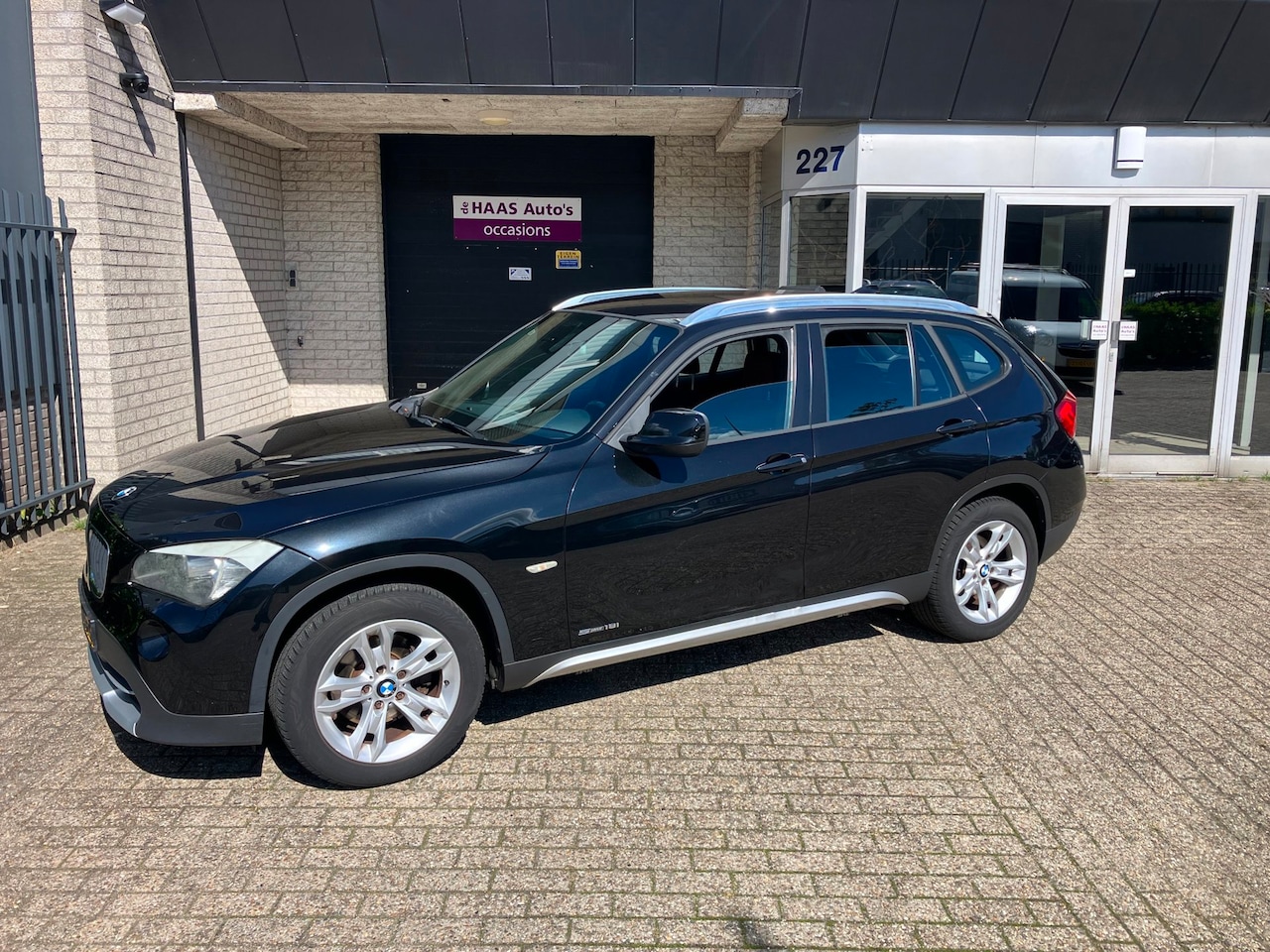 BMW X1 - SDrive18i Executive / CLIMATE / NAVI / CRUISE / ALU VELGEN / TREKHAAK / EURO-5 - AutoWereld.nl