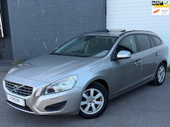 Volvo V60 - 1.6 T3 Kinetic PANORAMADAK/DEALERONDERHOUDEN/NAVI/CRUISE