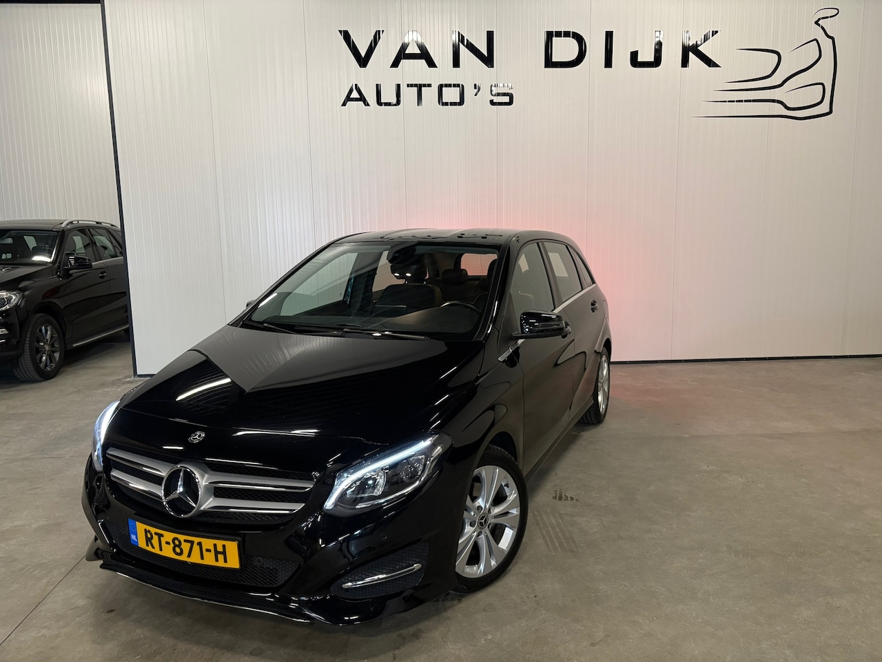 Mercedes-Benz B-klasse - 180 Ambition Trekhaak Navi LED - AutoWereld.nl