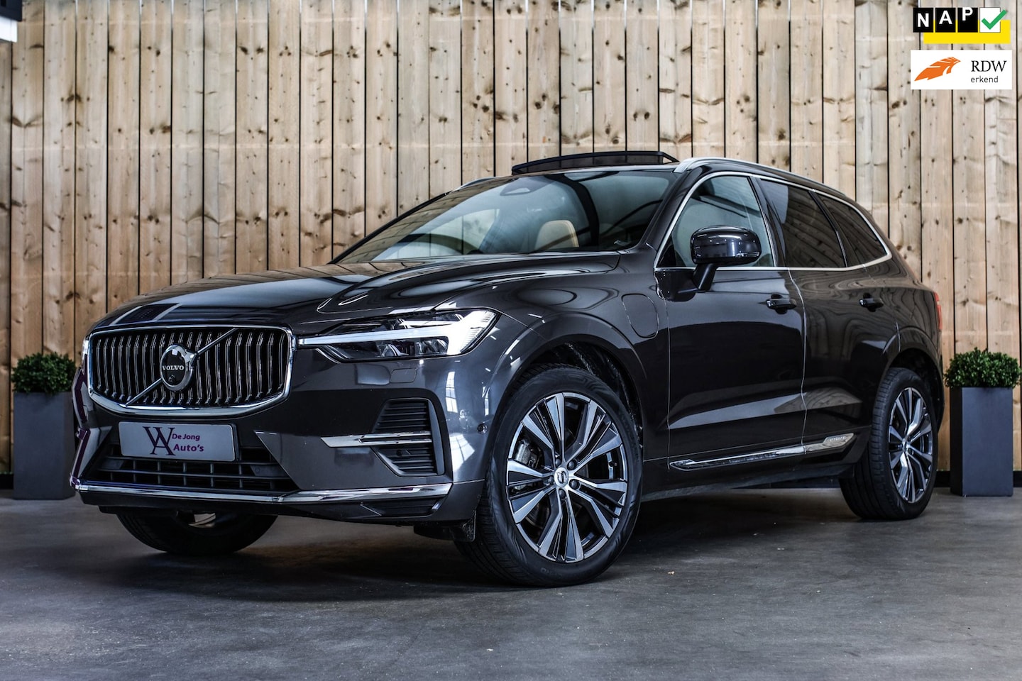 Volvo XC60 - 2.0 T8 Plug-in hybrid AWD Inscription *B&W*Pano*Massage* - AutoWereld.nl