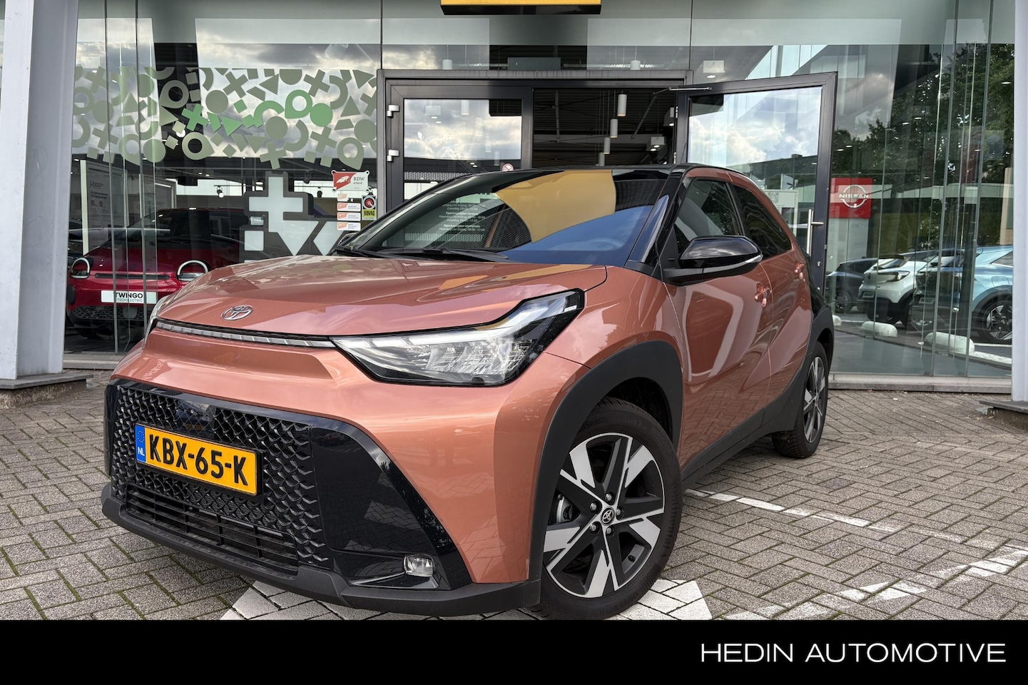 Toyota Aygo X - Hybrid 115 pulse | Camera | Bi-Tone | 4s banden | 17inch lichtmetaal | - AutoWereld.nl