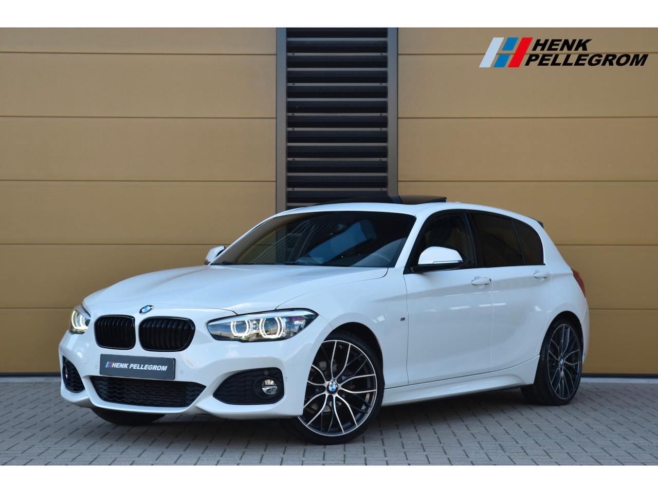 BMW 1-serie - 118i Edition M Sport Shadow High Exe * Schuifdak * 19'' Performance Wielen * Lichtpakket * - AutoWereld.nl