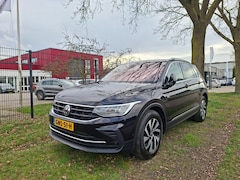 Volkswagen Tiguan - 1.5 MOVE/ACC/Trekhaak/Carplay/achteruitrijcamera/IQ Light