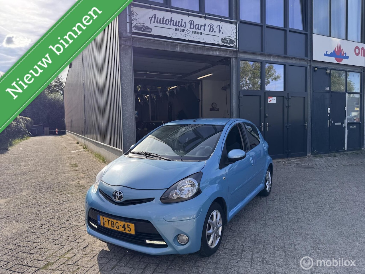 Toyota Aygo - 1.0 VVT-i Dynamic Blue 5 Deurs! Airco! Nieuwe APK! NAP Logisch! - AutoWereld.nl