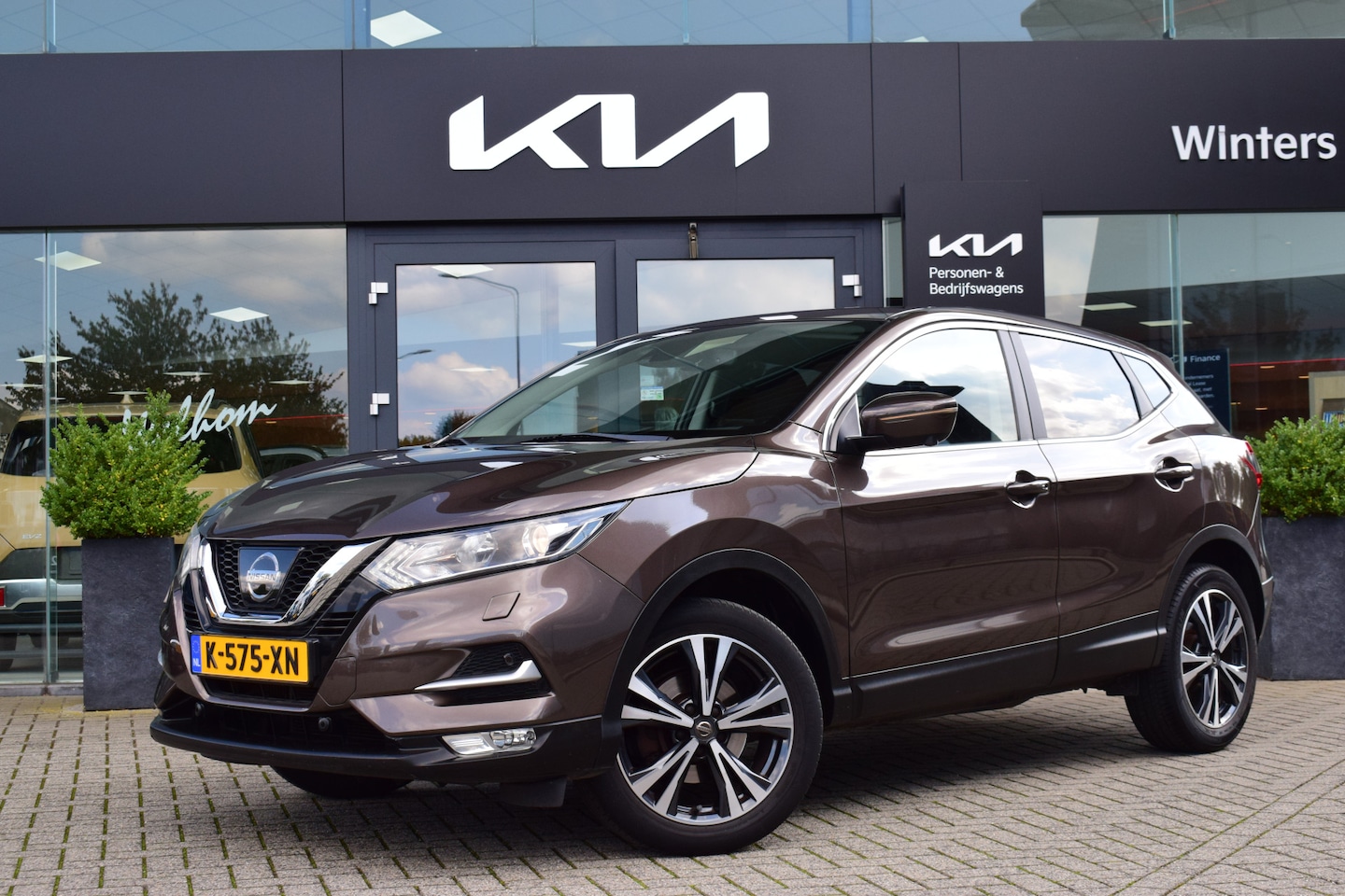 Nissan Qashqai - 1.2 N-Connecta | Trekhaak | Stoelverwarming | 360° Camera | Navigatie | Cruise- & Climate - AutoWereld.nl