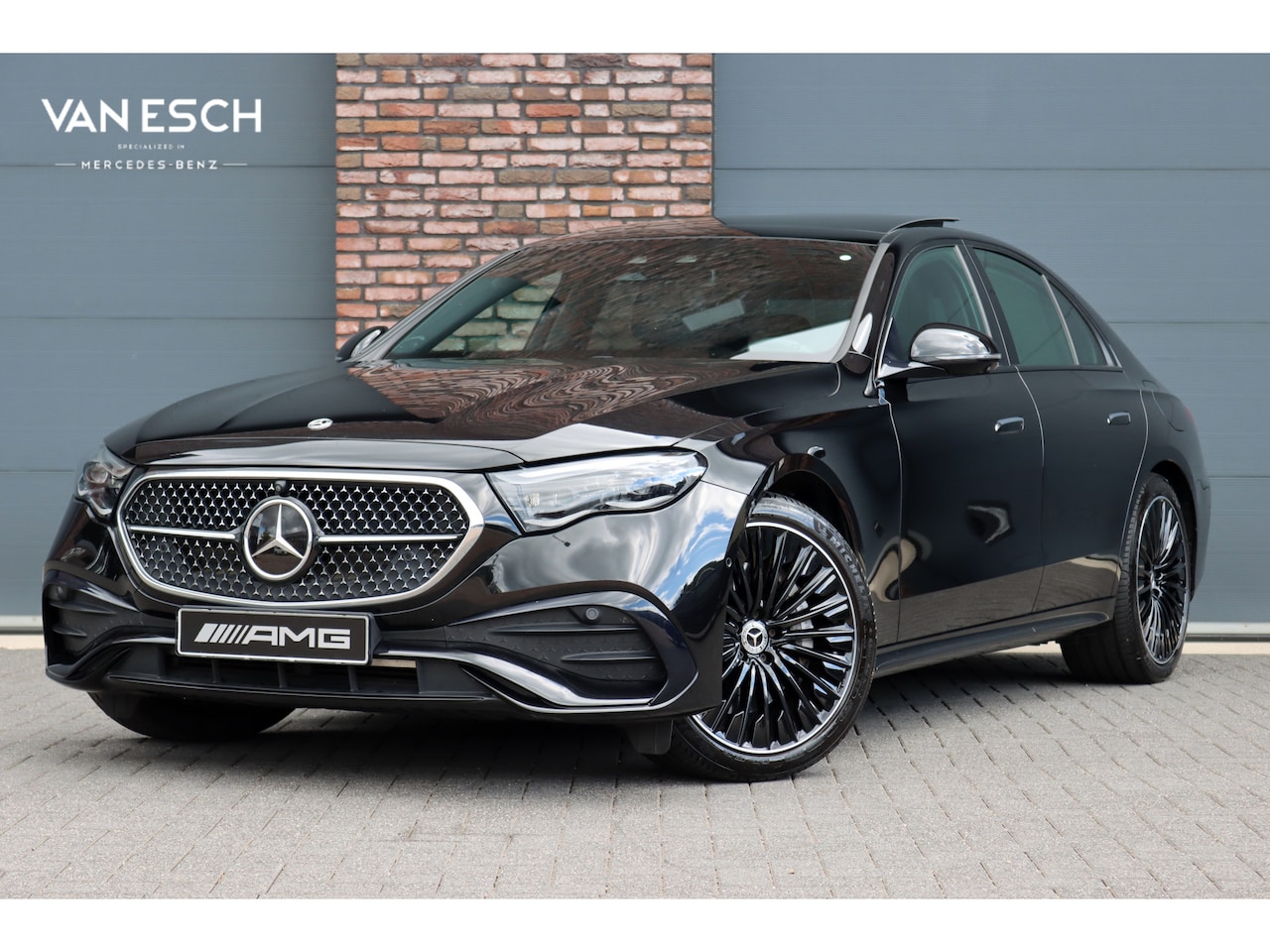 Mercedes-Benz E-klasse - 300 e AMG Line | Hyperscreen | Distronic+ | Massage | Zonnerollo's | Trekhaak | Soft-Close - AutoWereld.nl