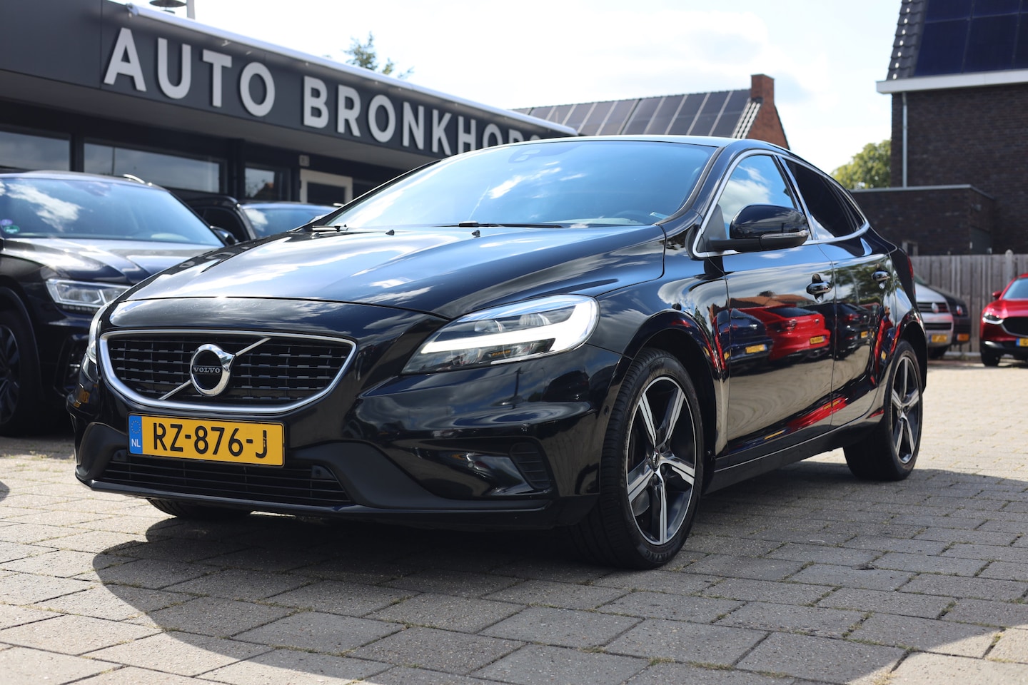Volvo V40 - 2.0 T4 R-DESIGN | AUT | PANO | LEDER | CAMERA - AutoWereld.nl