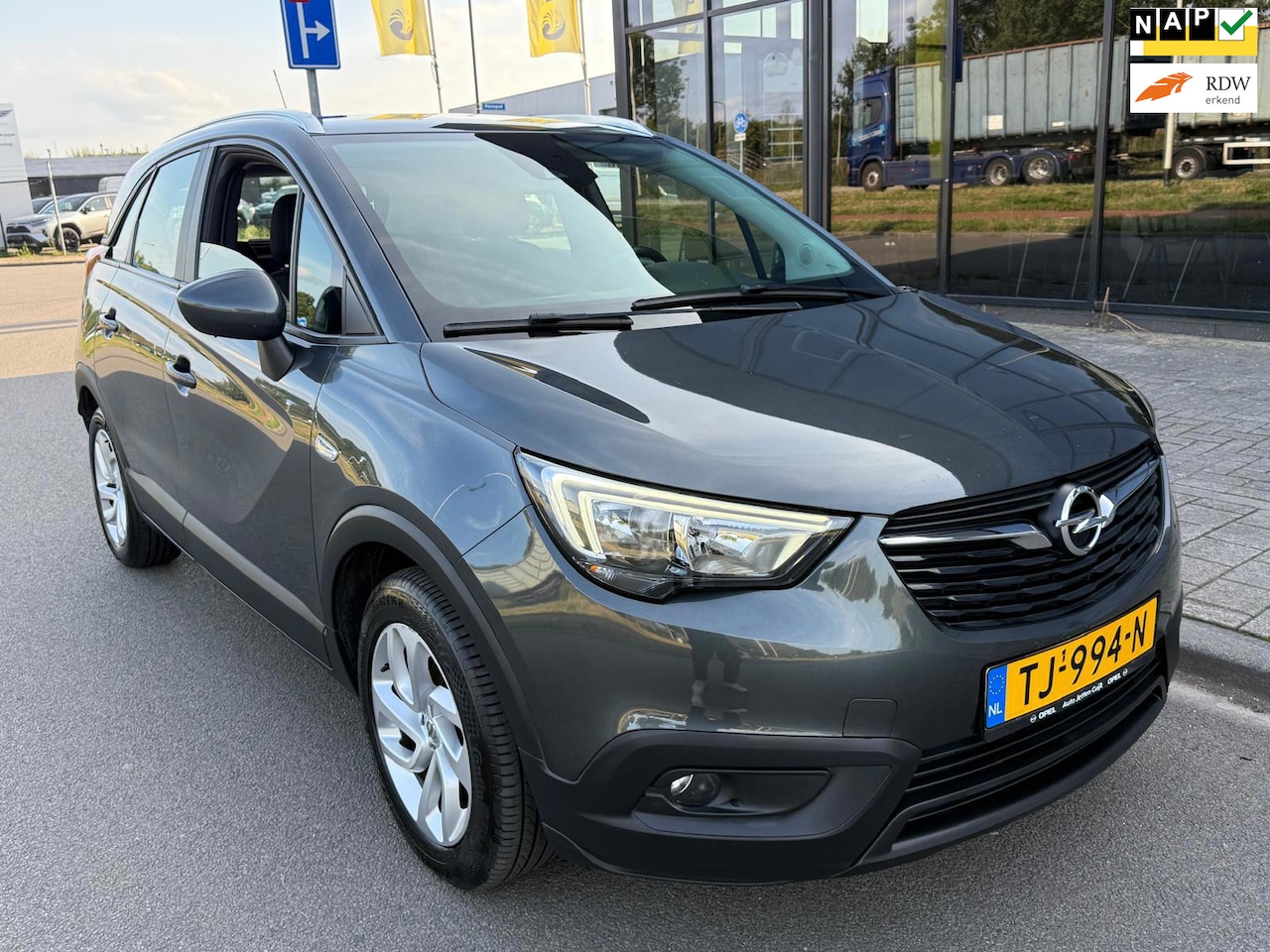 Opel Crossland X - 1.2 Online Edition/Navi/Carplay/Airco/Cruise/stoelverwarming - AutoWereld.nl