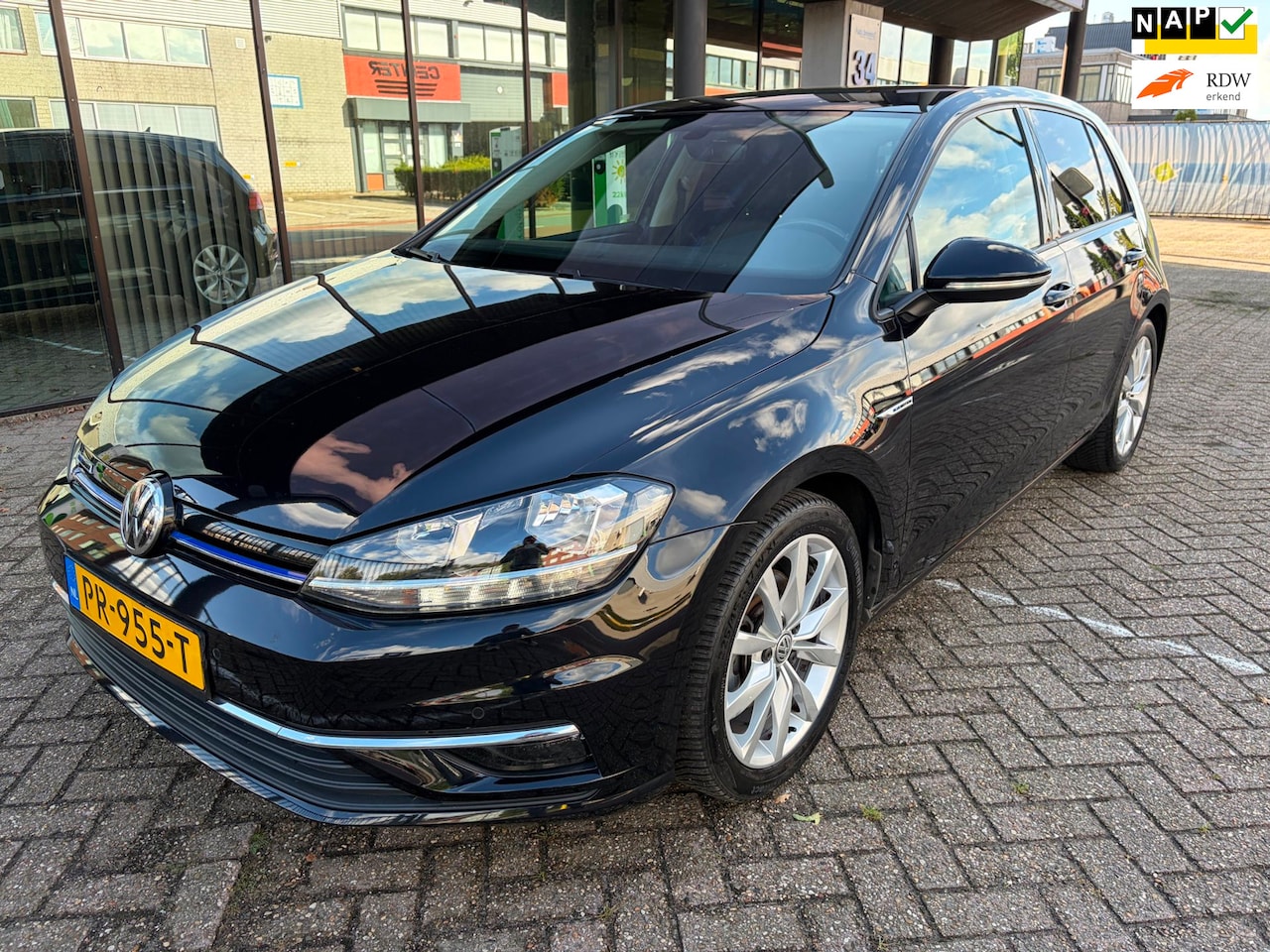 Volkswagen Golf - 1.5 TSI Comfortline Business / Carplay / PDC - AutoWereld.nl