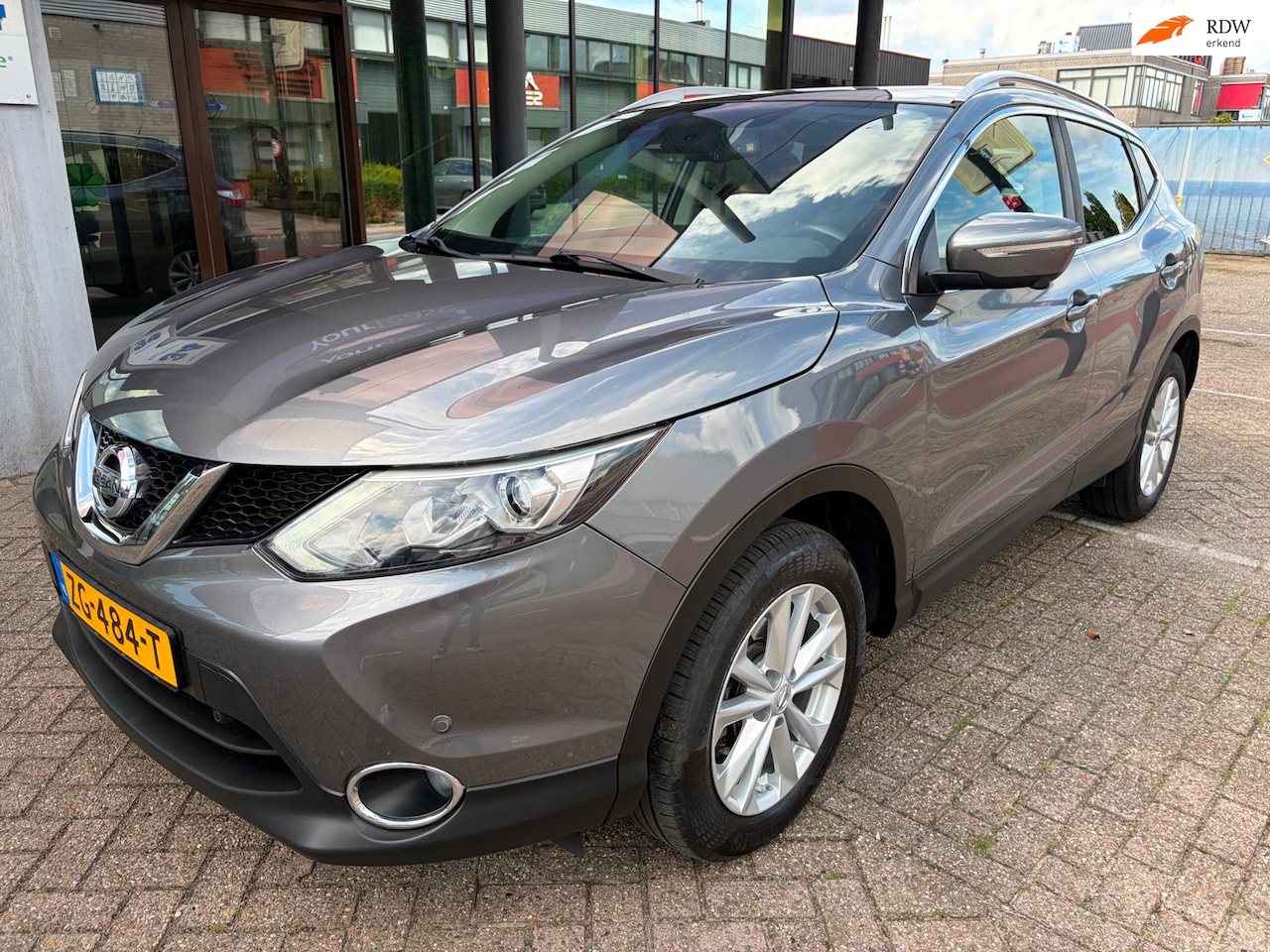 Nissan Qashqai - 1.2 Connect Edition / Camera / Leder / Pano'dak - AutoWereld.nl