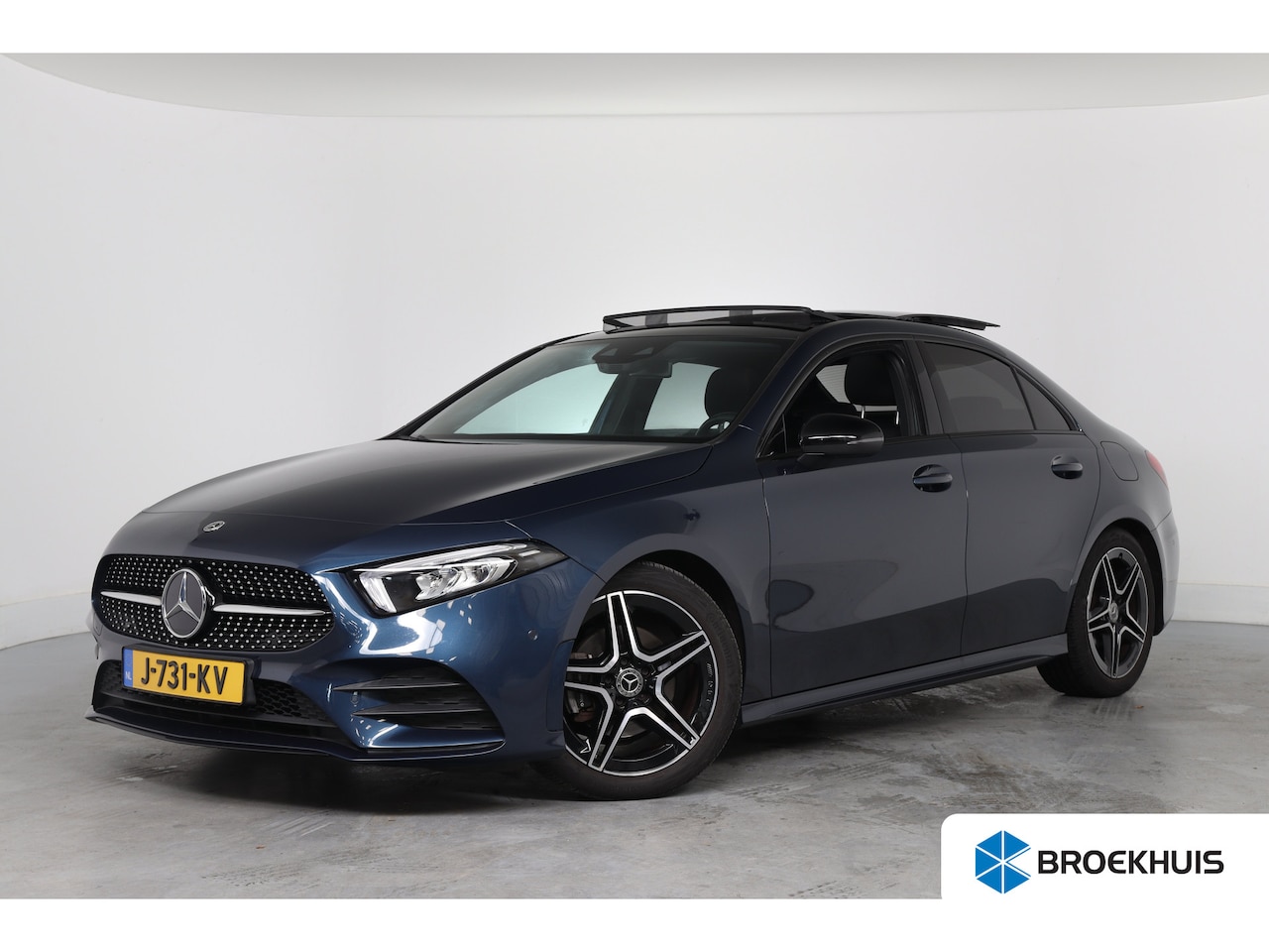 Mercedes-Benz A-klasse - 180 Business Solution AMG | Open Dak | Trekhaak | Sfeerverlichting | Sportstoelen | Camera - AutoWereld.nl