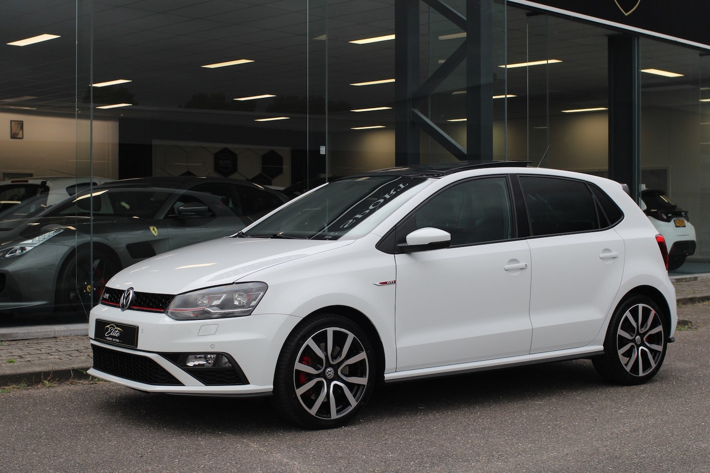 Volkswagen Polo - 1.8 TSI GTI I Automaat I Pano I Navi - AutoWereld.nl