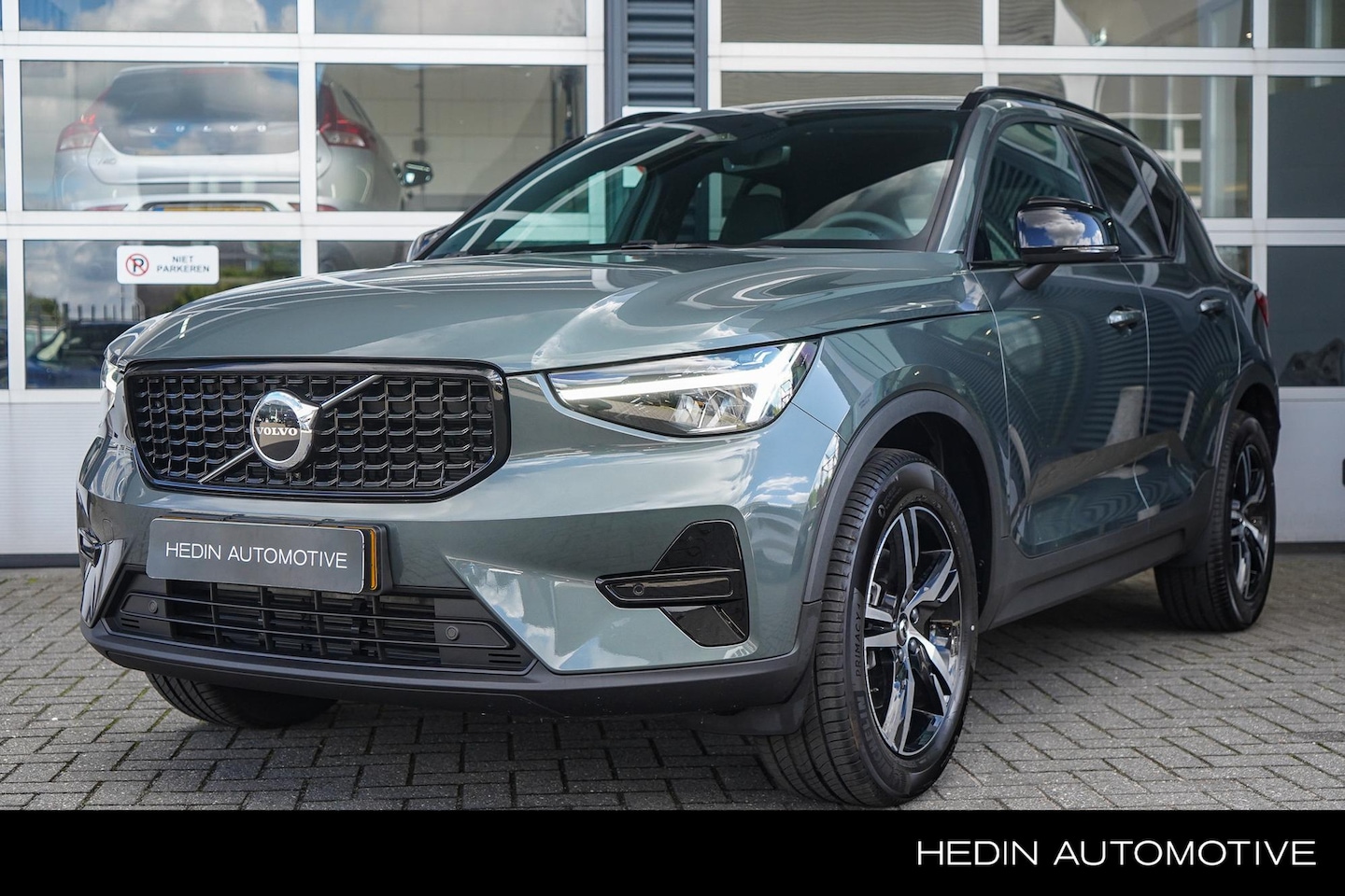 Volvo XC40 - 2.0 B4 Plus Dark | 2.000 kg trekgewicht! | Elektrische stoelen met geheugen | Trekhaak | A - AutoWereld.nl
