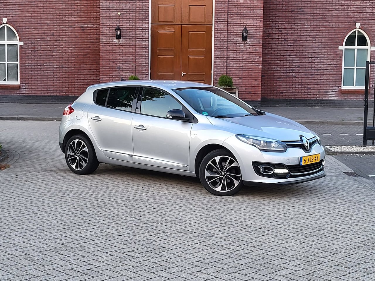 Renault Mégane - 1.2 TCe Bose / Pdc / Navi / Cruise / Led / Xenon / Camera - AutoWereld.nl