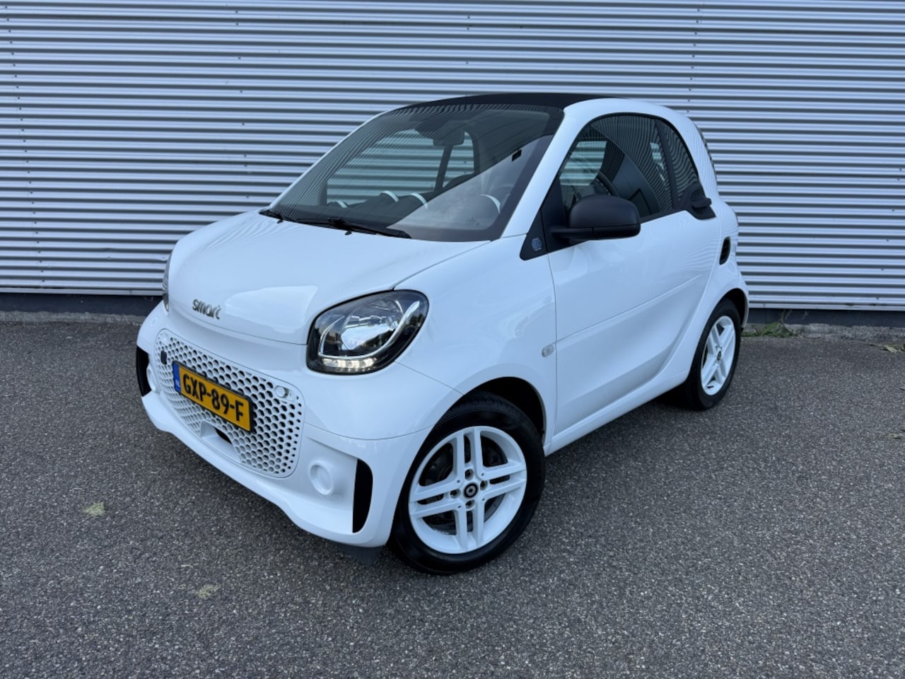 Smart Fortwo - EQ Comfort PLUS Stoelverwarming Cruise SOH 93% Clima 16" lichtmetaal - AutoWereld.nl