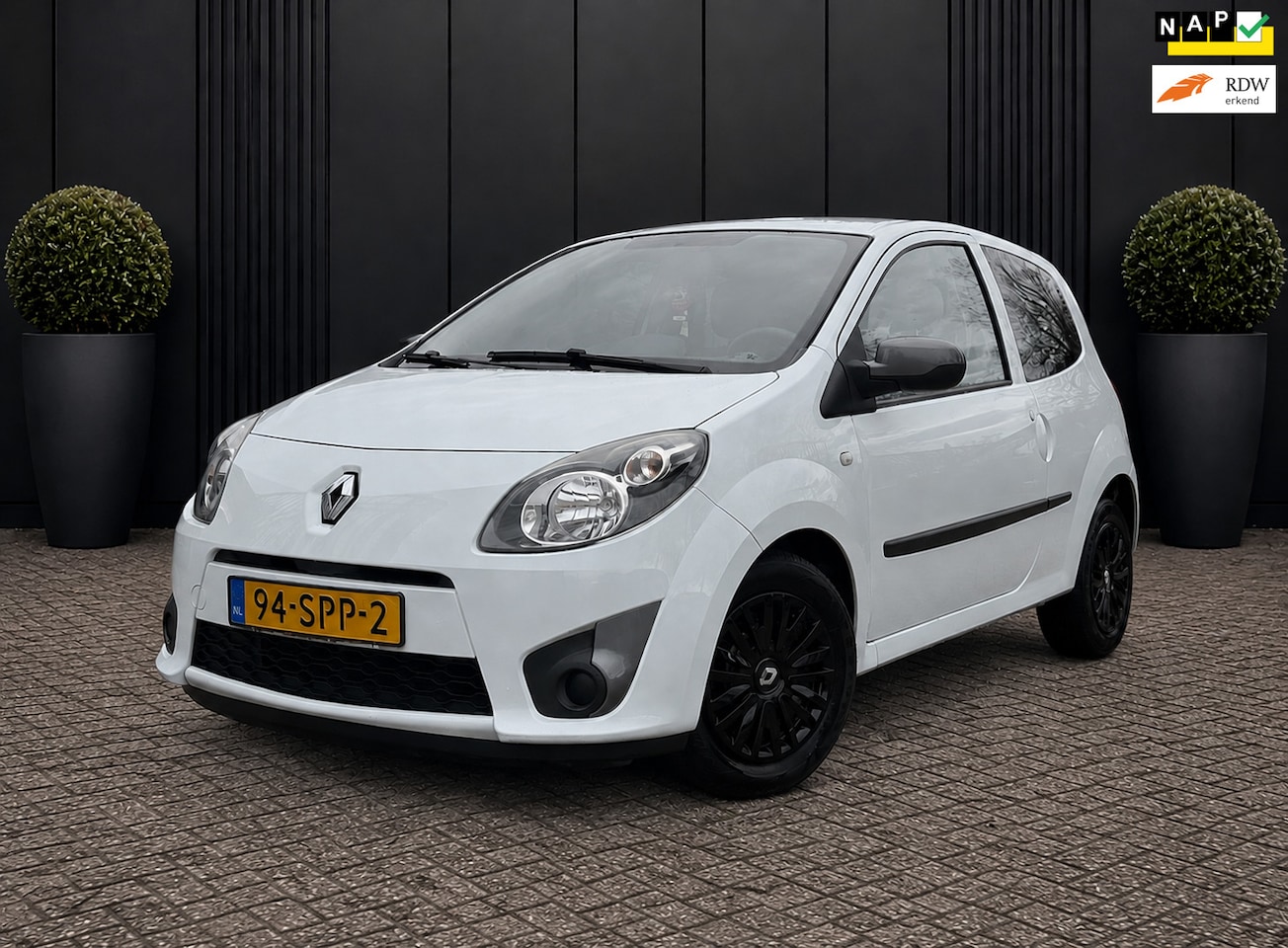 Renault Twingo - 1.2-16V Collection AIRCO NW.DRIEM APK NAP BLACK&WHITE - AutoWereld.nl