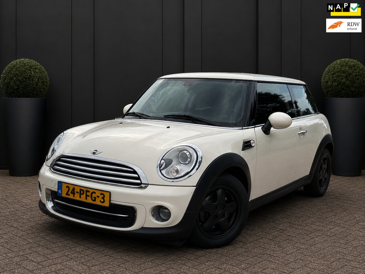 MINI 3-Deurs - 1.6 Cooper Business Line CRUISE CTRL AIRCO APK 31-05-2027 - AutoWereld.nl