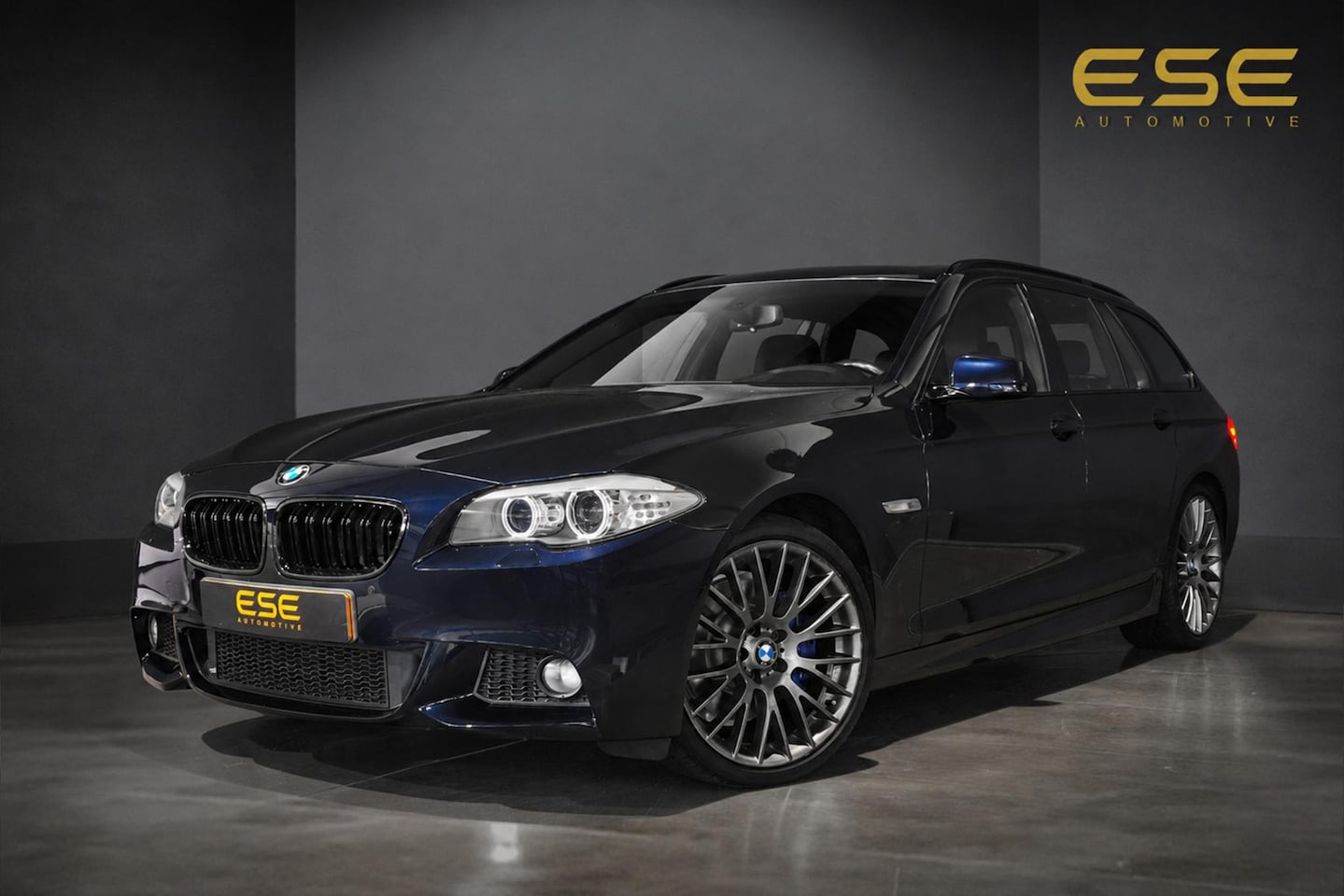 BMW 5-serie Touring - 530i M-Sport | Panorama | Cruise | Navigatie | Leder - AutoWereld.nl