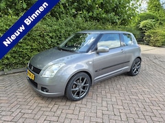 Suzuki Swift - 1.5 Exclusive Nwe velgen en nwe banden