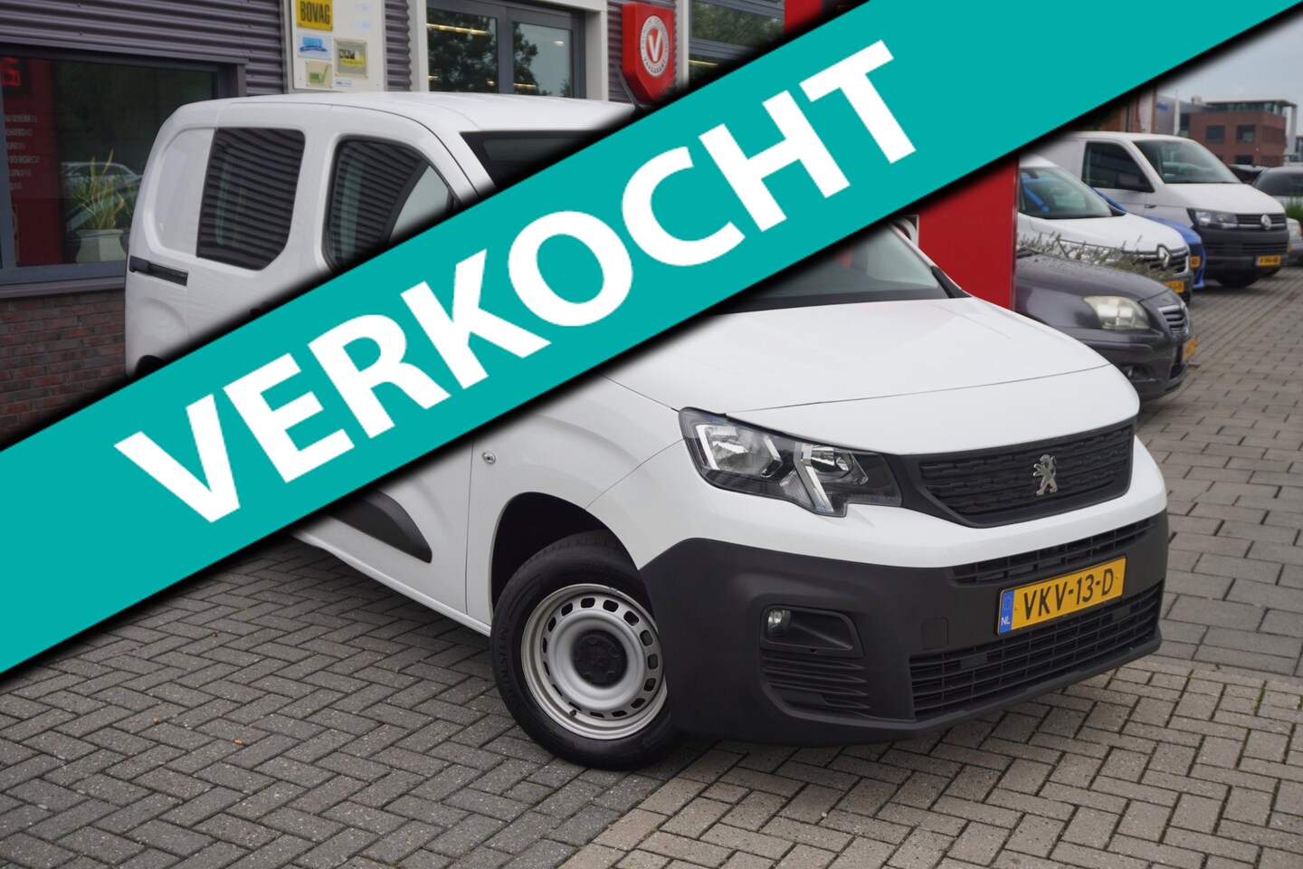Peugeot Partner - 1.2 PureTech Premium / Carplay / Cruise control / Airco - AutoWereld.nl