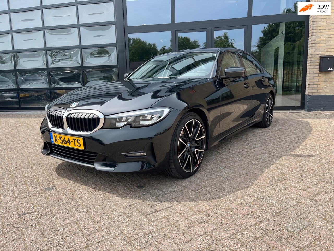 BMW 3-serie - 320i High Executive 320i High Executive, Automaat, Dealer Onderhouden - AutoWereld.nl