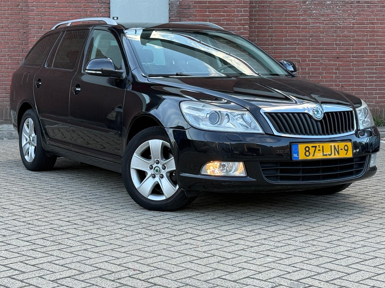 Skoda Octavia Combi - 1.2 TSI Elegance | AIRCO | NAVI | PDC | - AutoWereld.nl