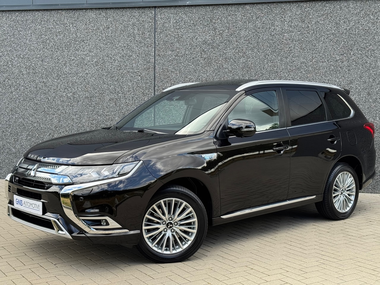 Mitsubishi Outlander - 2.4 PHEV Instyle | Schuifdak | Dodehoek assistent | 360° Camera | Adaptive cruise control - AutoWereld.nl