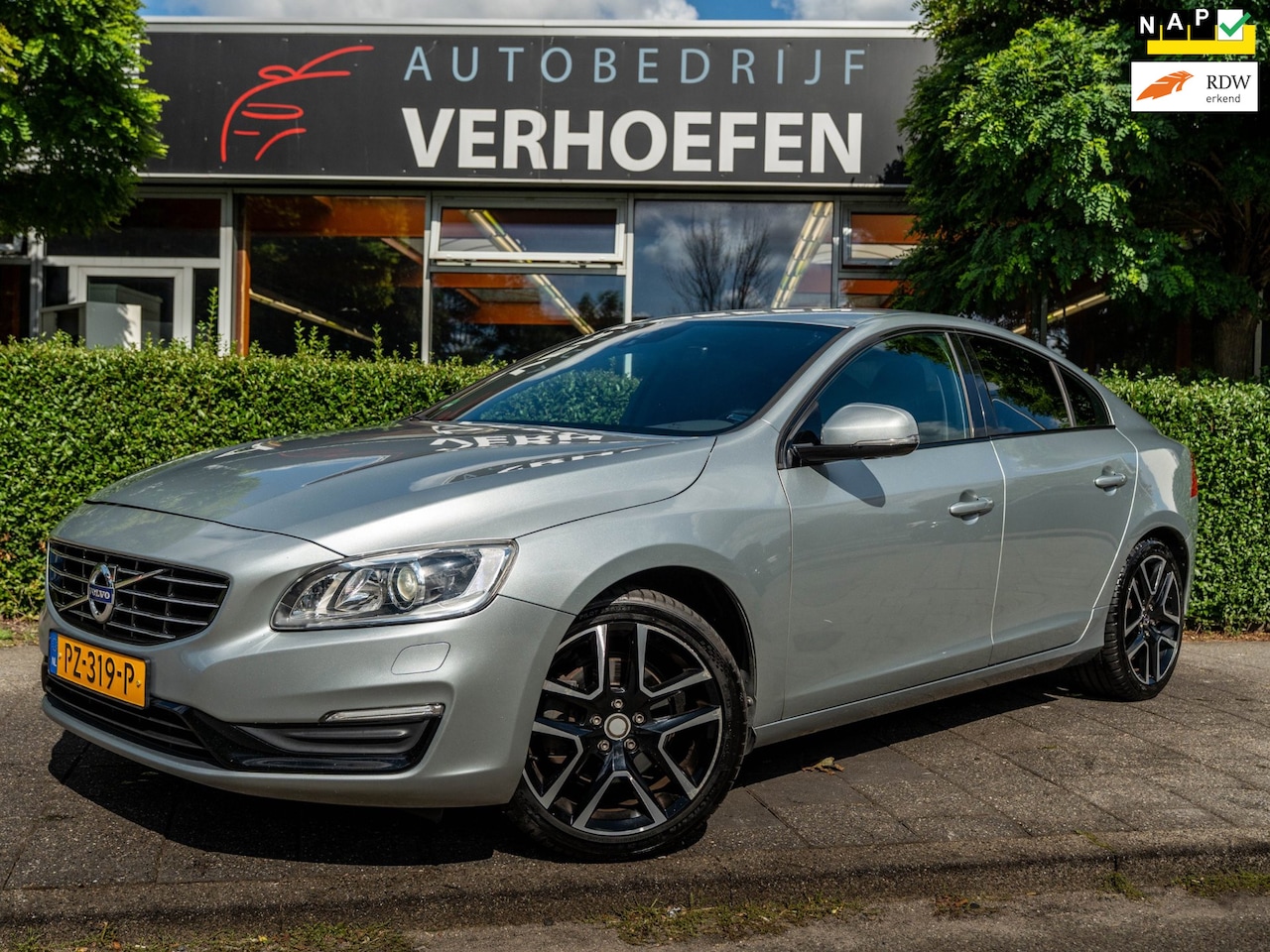 Volvo S60 - 2.0 D4 Polar+ Dynamic - STUUR / STOEL VERWARMING - LEDER - NAVIGATIE - XENON - CLIMATE / C - AutoWereld.nl