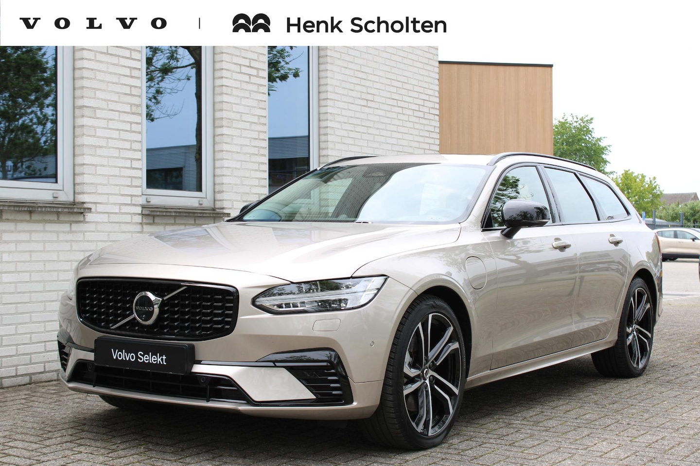 Volvo V90 - T8 Plug-in hybrid AWD Ultra Dark |Luchtvering|360 graden camera | Blind spot | Verwarmbare - AutoWereld.nl